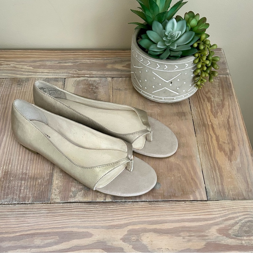 Lands’ End Gold Metallic Open Toe Flats - NEW✨
